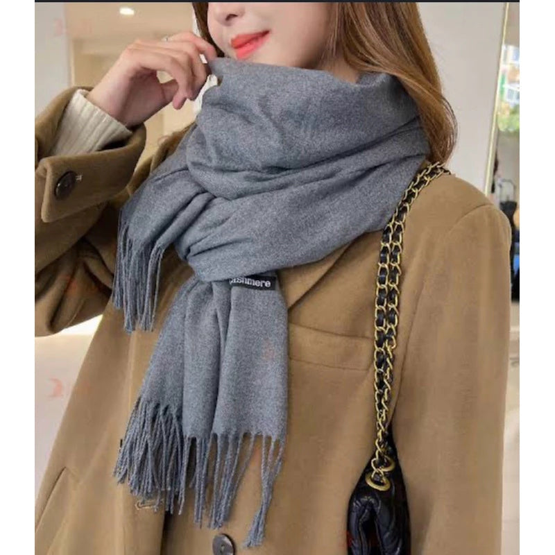 Cachecol Feminino com Franjas em Pashmina Liso